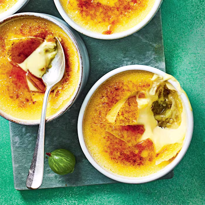 Gooseberry and elderflower crème brûlée