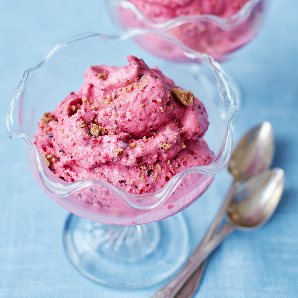 Instant Frozen Dairy Free Yoghurt with Amaretti Topping