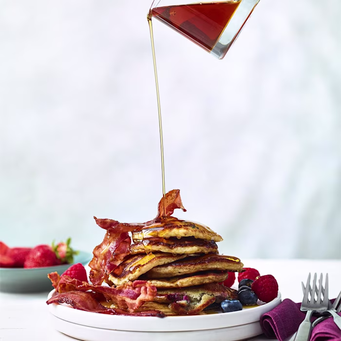 Fluffy Berry Pancakes