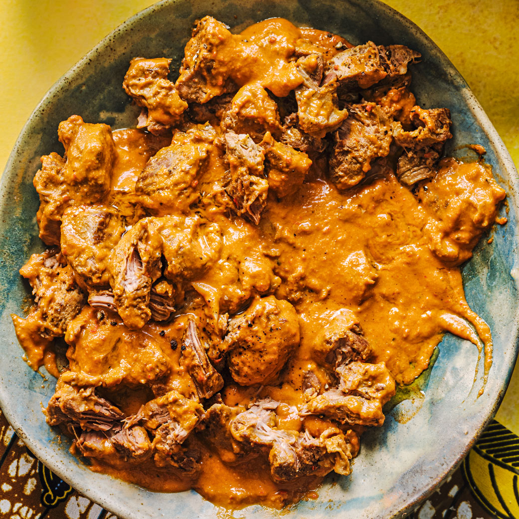 Tender lamb with peanut sauce 