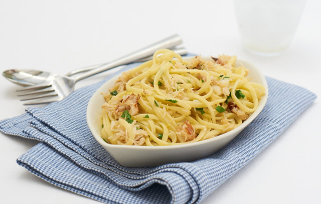 Linguine with Chilli, Crab and White Wine