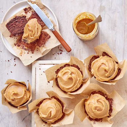 Easy vegan banana chocolate muffins with peanut butter