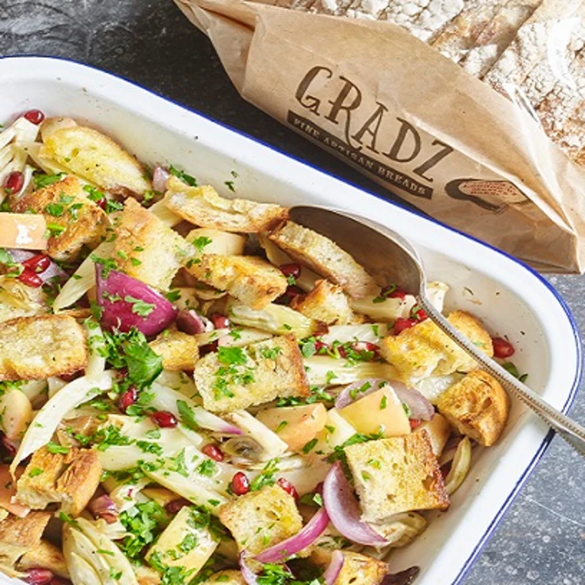 Bread cubes, red onion, fennel and apple stuffing