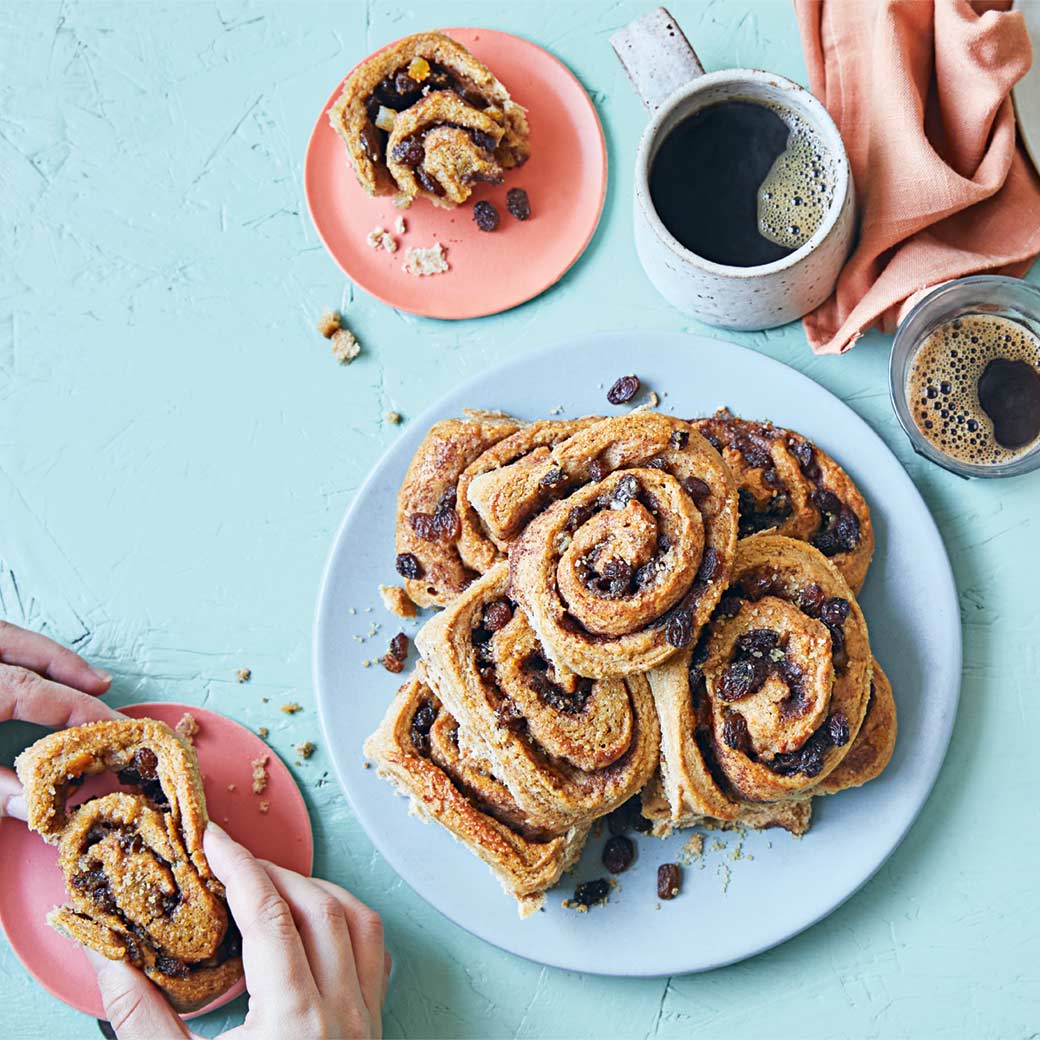 Hot cross cinnamon buns