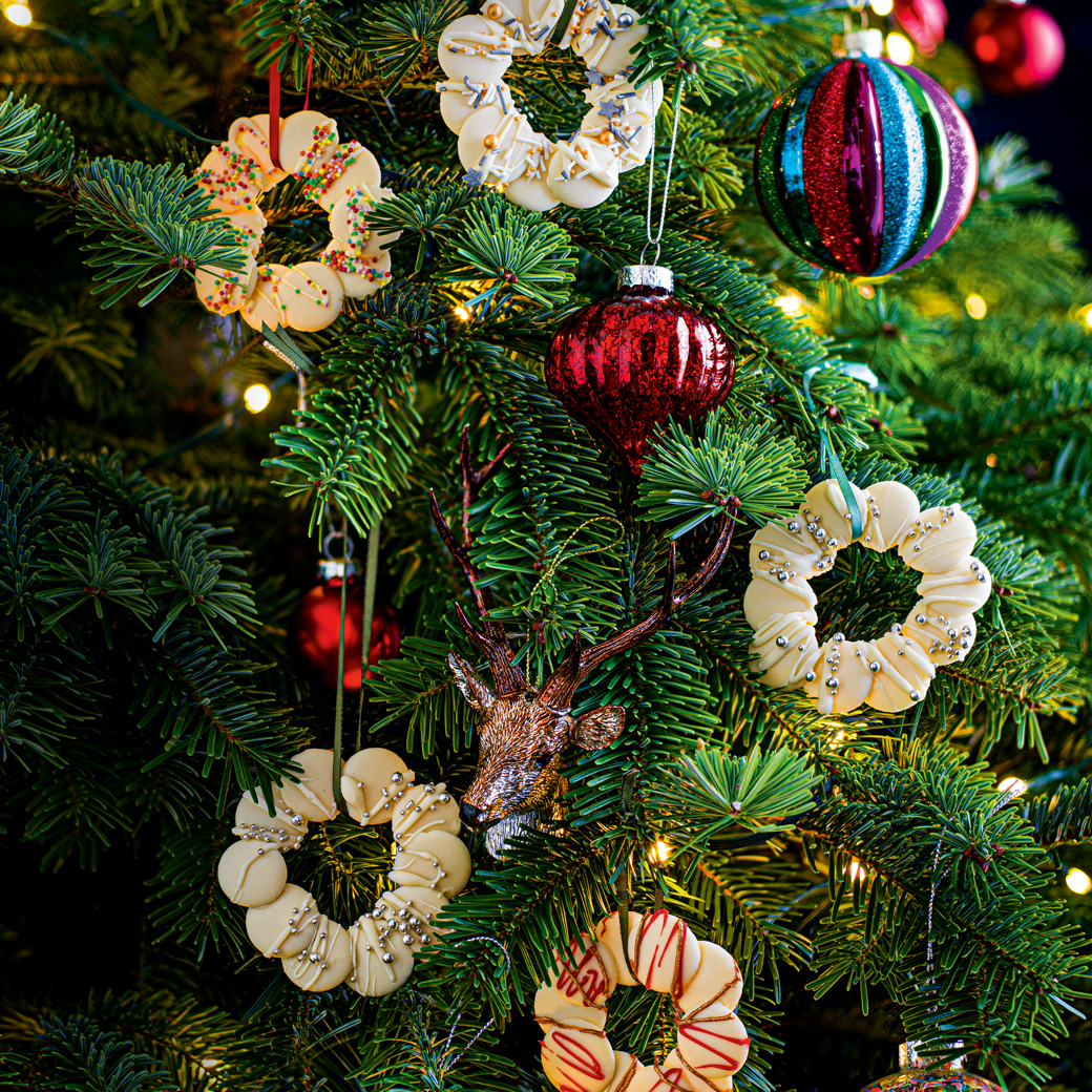 White Chocolate Button Wreaths    