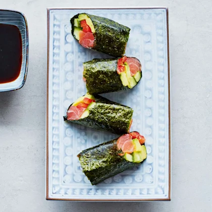 Easy Smoked Salmon Seaweed Wraps
