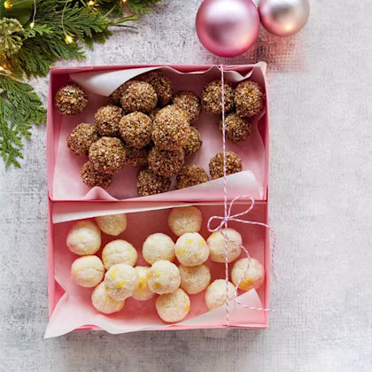 Sesame and fennel ladoo