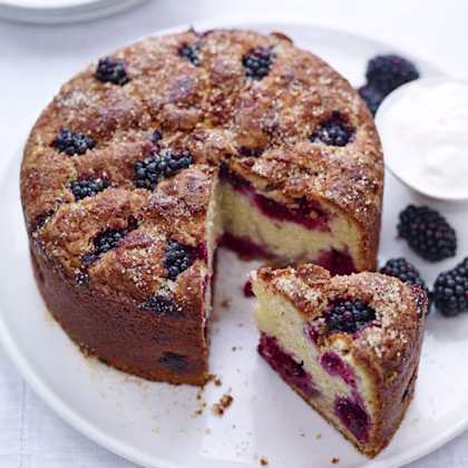 Irrezestible Blackberry cake