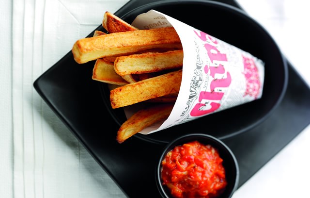 Nineties Homemade Chunky Chips with Roasted Tomatoes and Pepper Sauce