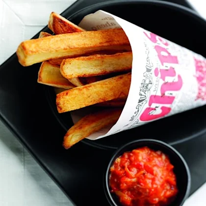 Nineties Homemade Chunky Chips with Roasted Tomatoes and Pepper Sauce