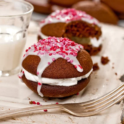 Apple and Cinnamon Whoopie Pies