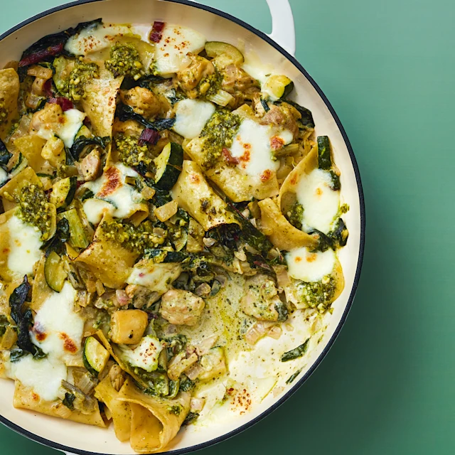 Creamy Chicken, Greens and Pesto Pan-sagne