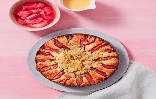 Rhubarb Crumble Cake