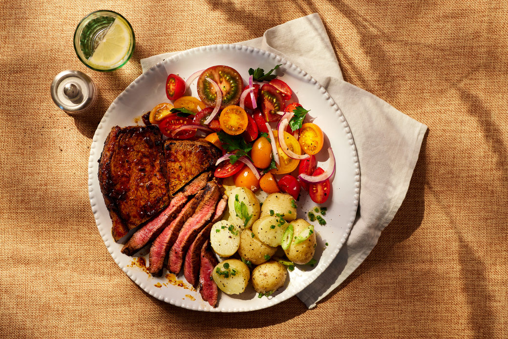 Steak, crushed new potatoes and tomato salad