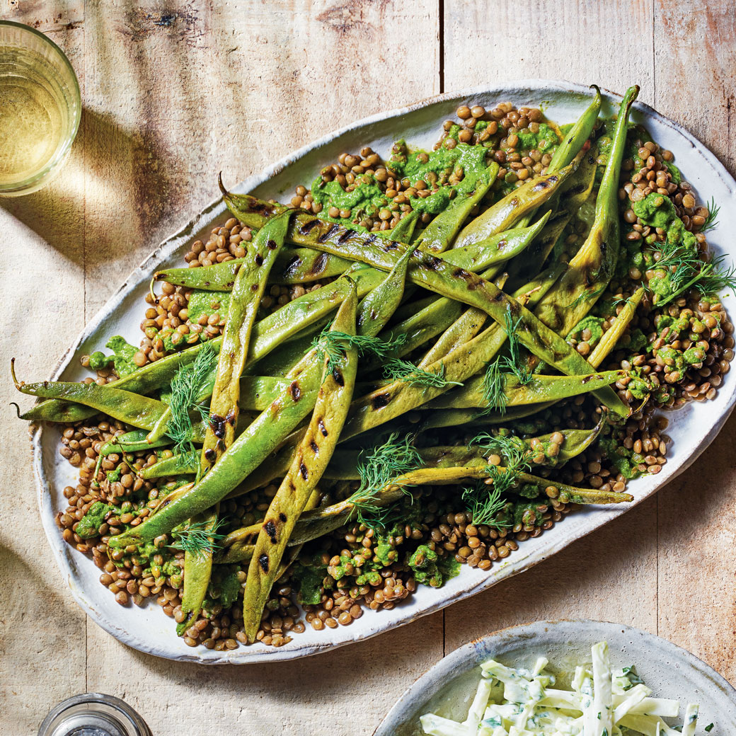 Runner beans and lentils with green sauce and quick hohlrabi salad 