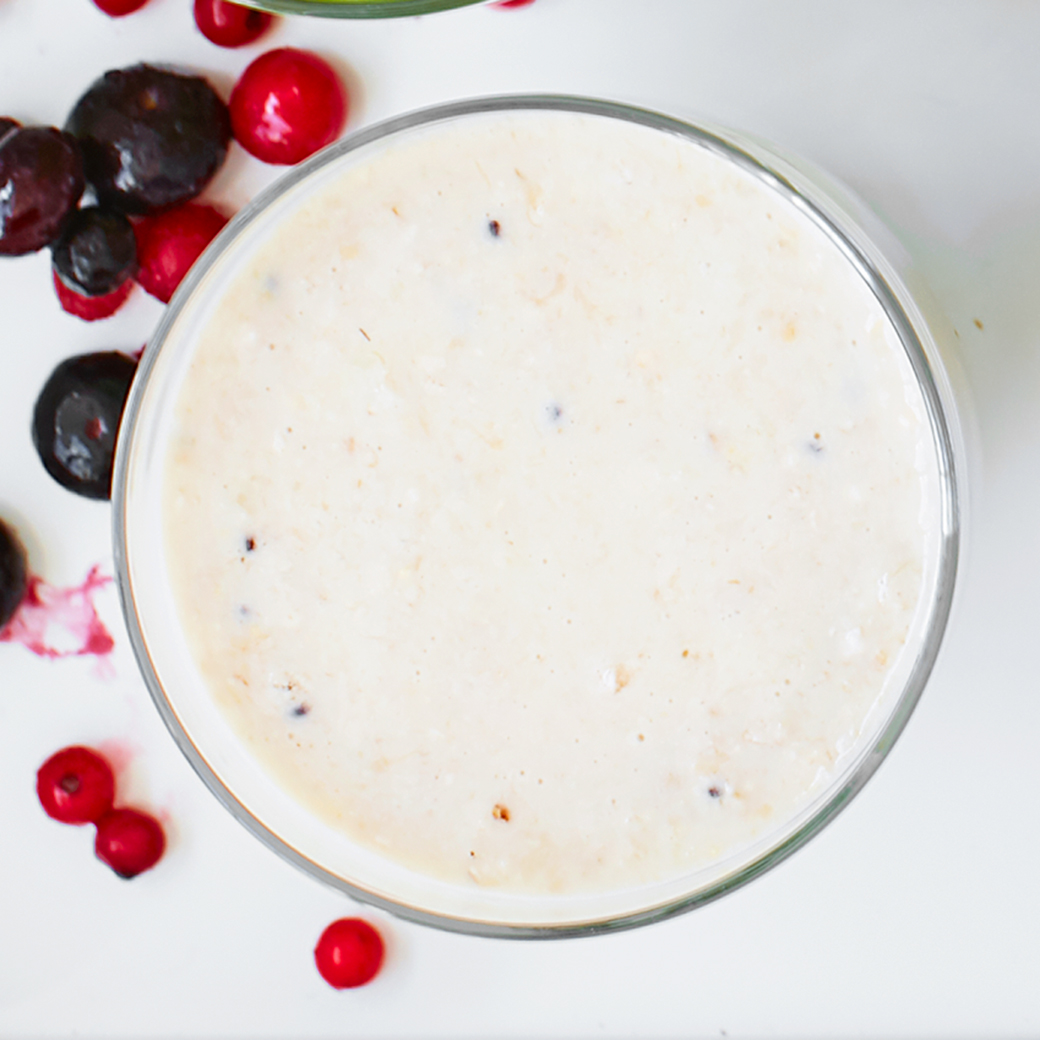Kiwi, Granola, Ginger and Banana Smoothie