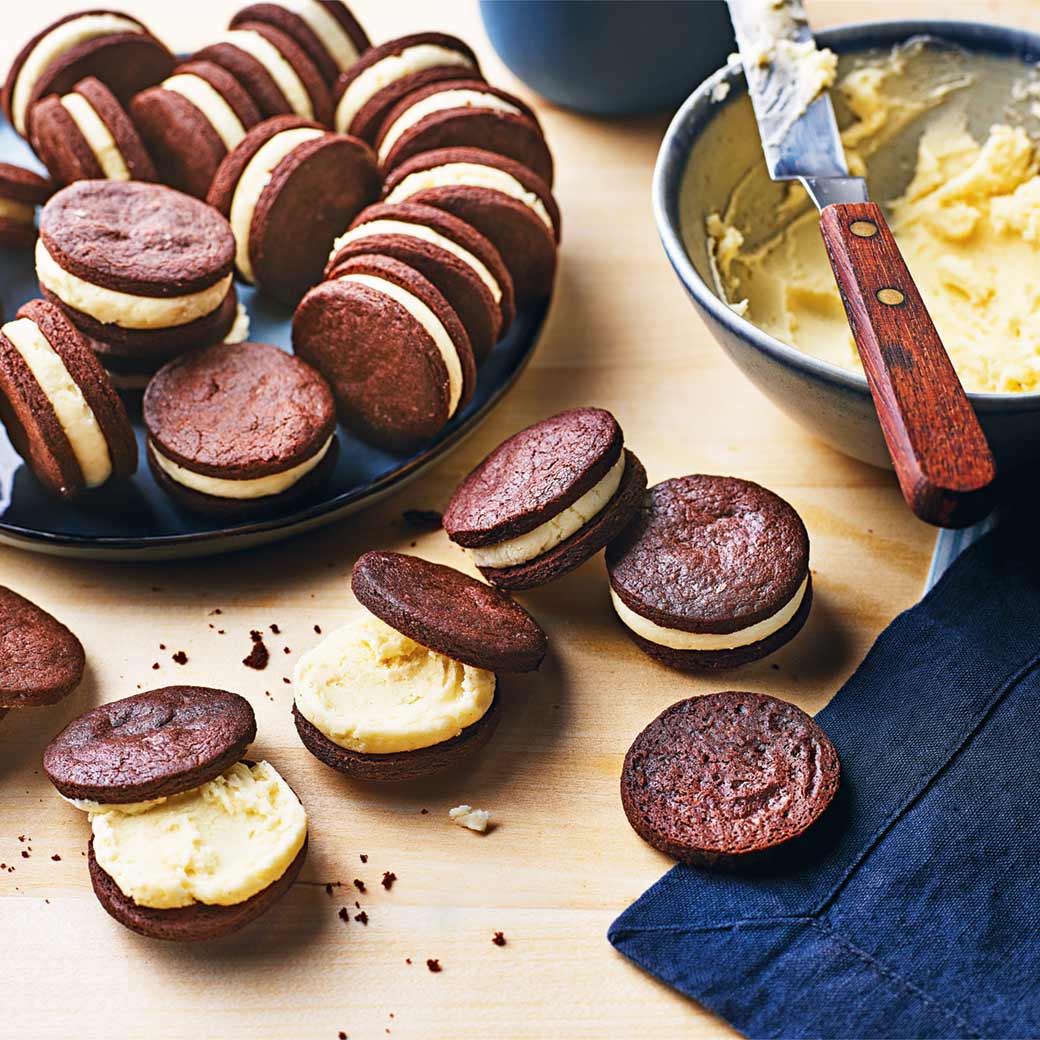 Coffee sandwich biscuits