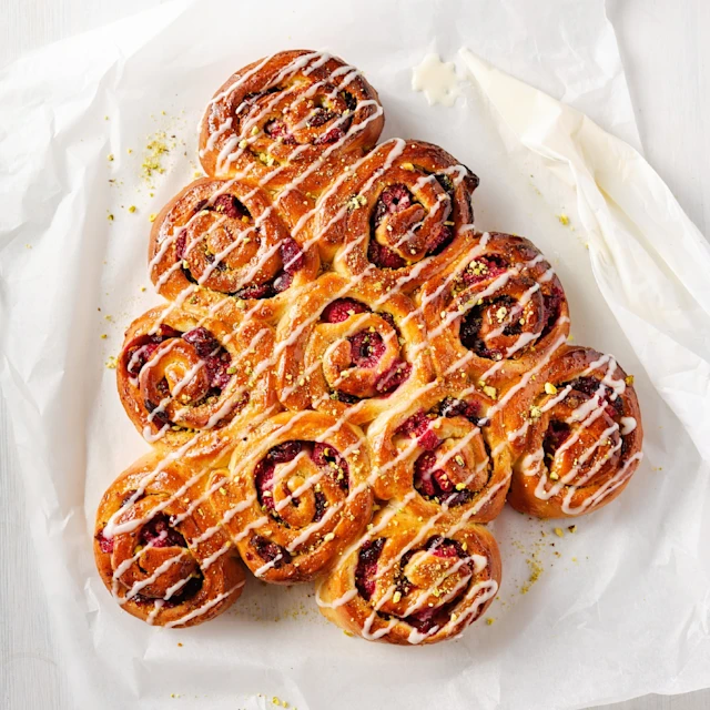 Berry Merry Chelsea Bun Tree