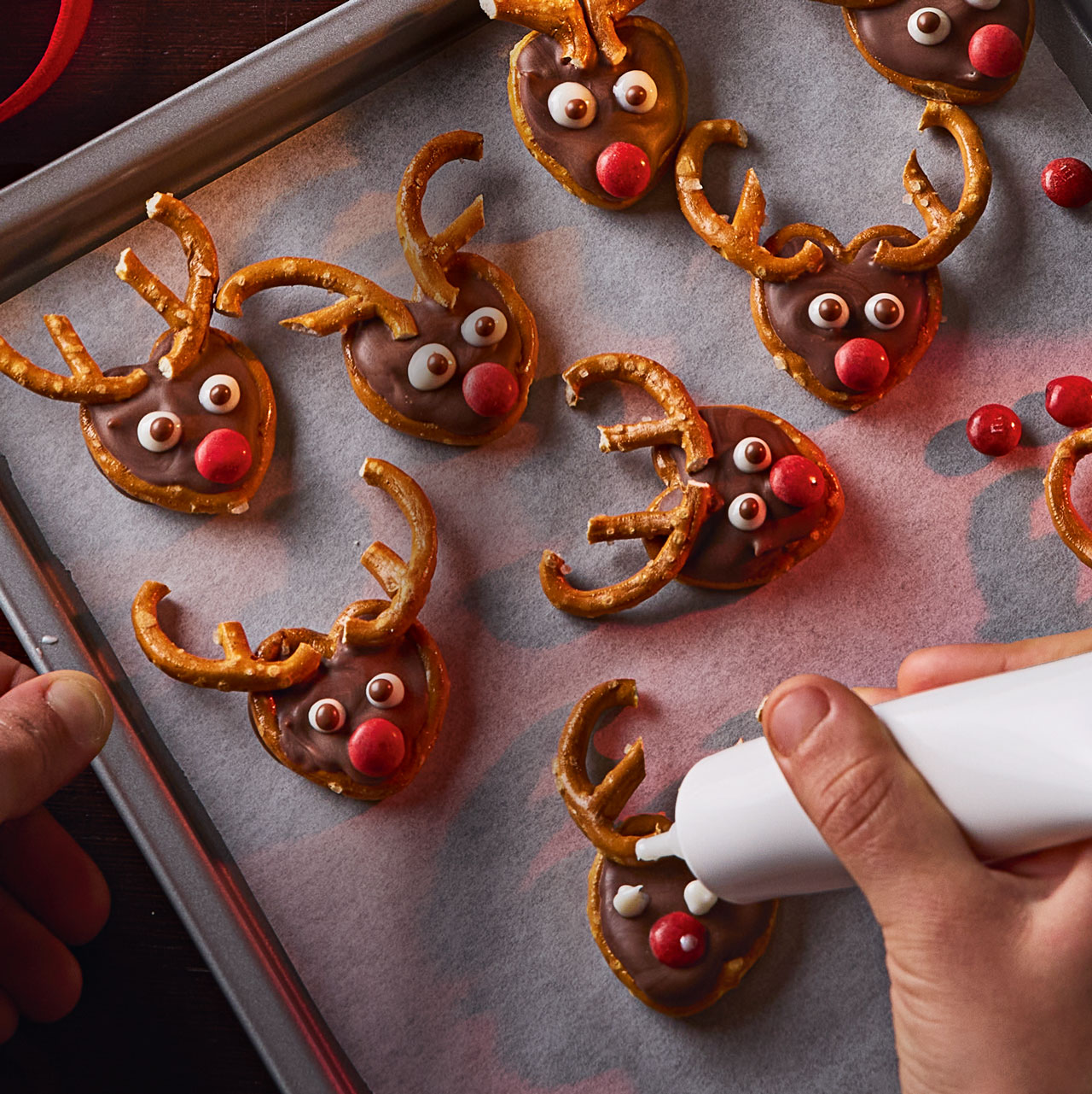 Chocolate Pretzel Reindeers