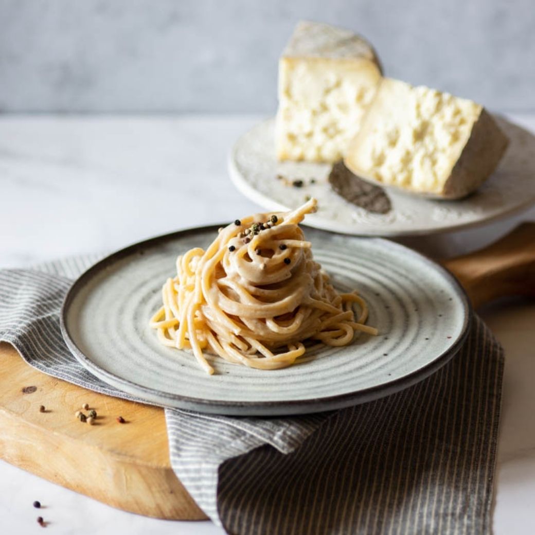 Cacio e Pepe (Cheese and Pepper Pasta)