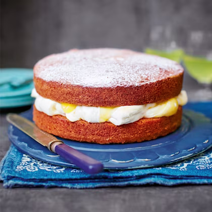 Victoria sponge with limoncello cream