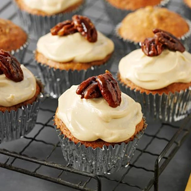 Apple & Pecan Muffins with Salted Caramel Pecans