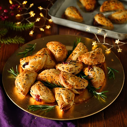 Puff Pastry Canapé Pies with Brie and Cranberries