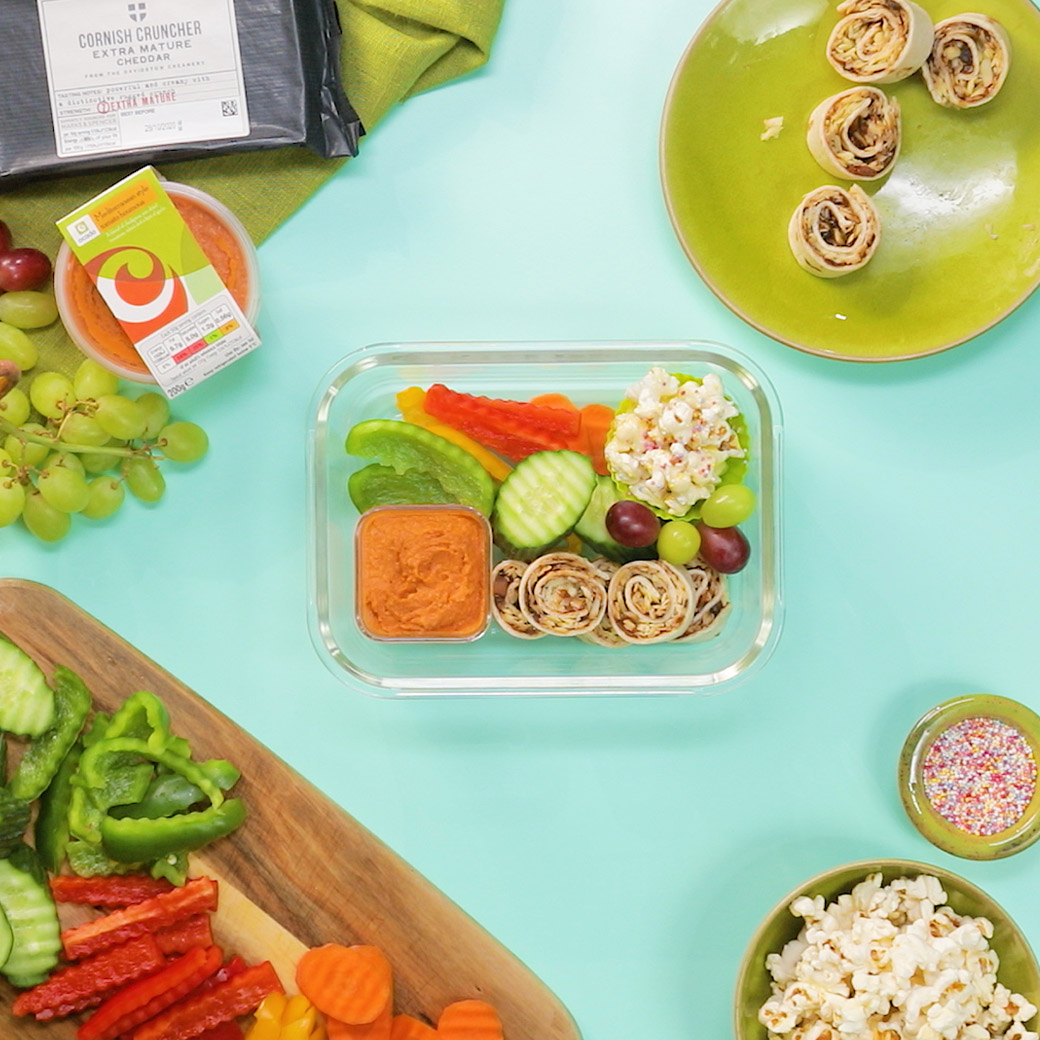 Houmous and Crinkle Cut Veggie Sticks