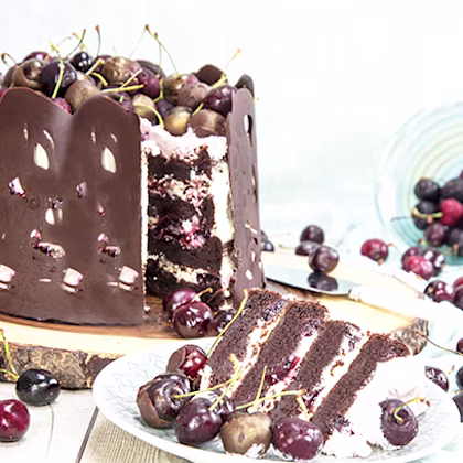 Chocolate & cherry layered collar cake