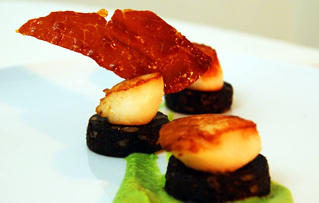 Scallops with a Pea and Pancetta Puree