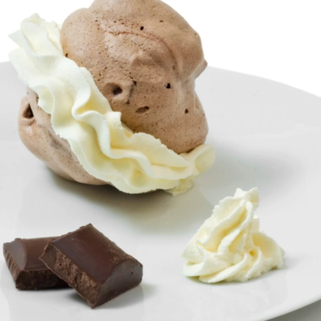 Chocolate Chip Meringues
