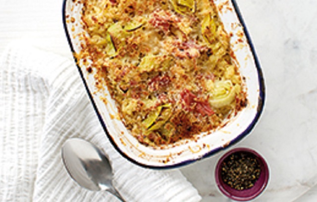 Mac and cheese with leek and ham hock