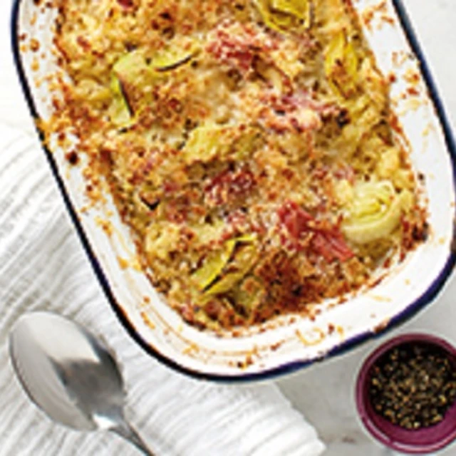 Mac and cheese with leek and ham hock
