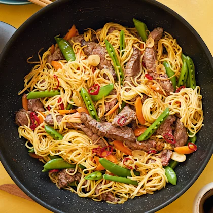 Beef Noodle Stir-fry with Sugar Snaps and Carrots