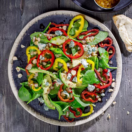 Spinach Salad with Sweet Pointed Pepper and Avocado