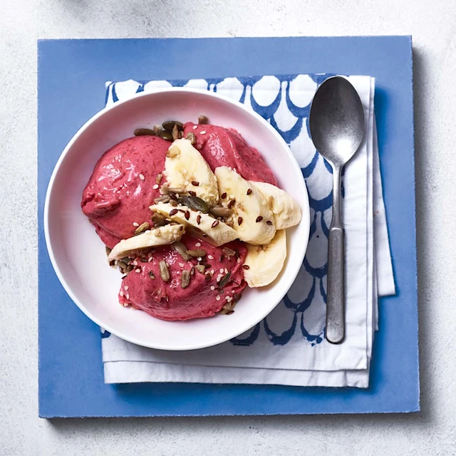 Raspberry banana ‘ice cream’