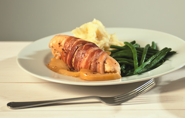 Chicken with apple in bacon