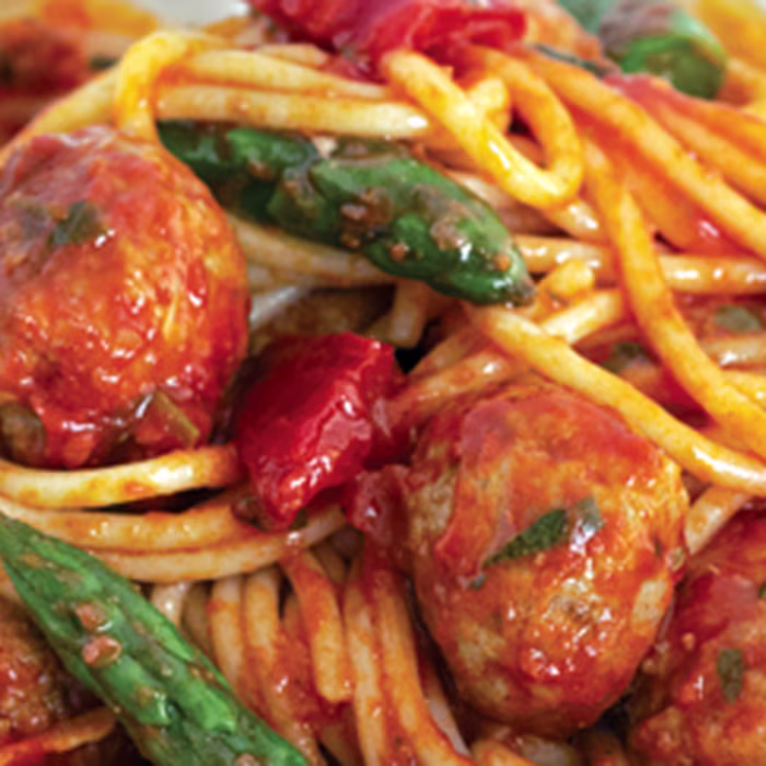 Spaghetti with meatballs and asparagus