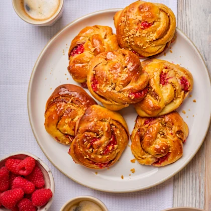 Raspberry and Cinnamon Swirl Buns