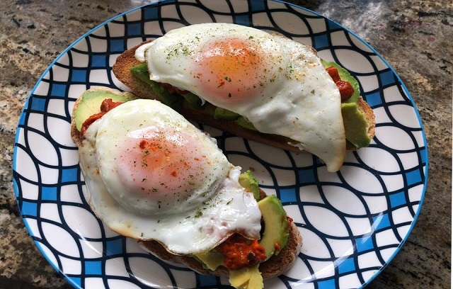 Ayvar, Avocado with Eggs