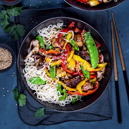Stir-fried noodles with Sweet Palermos and chicken fillet