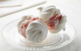 Mini Meringue Kisses