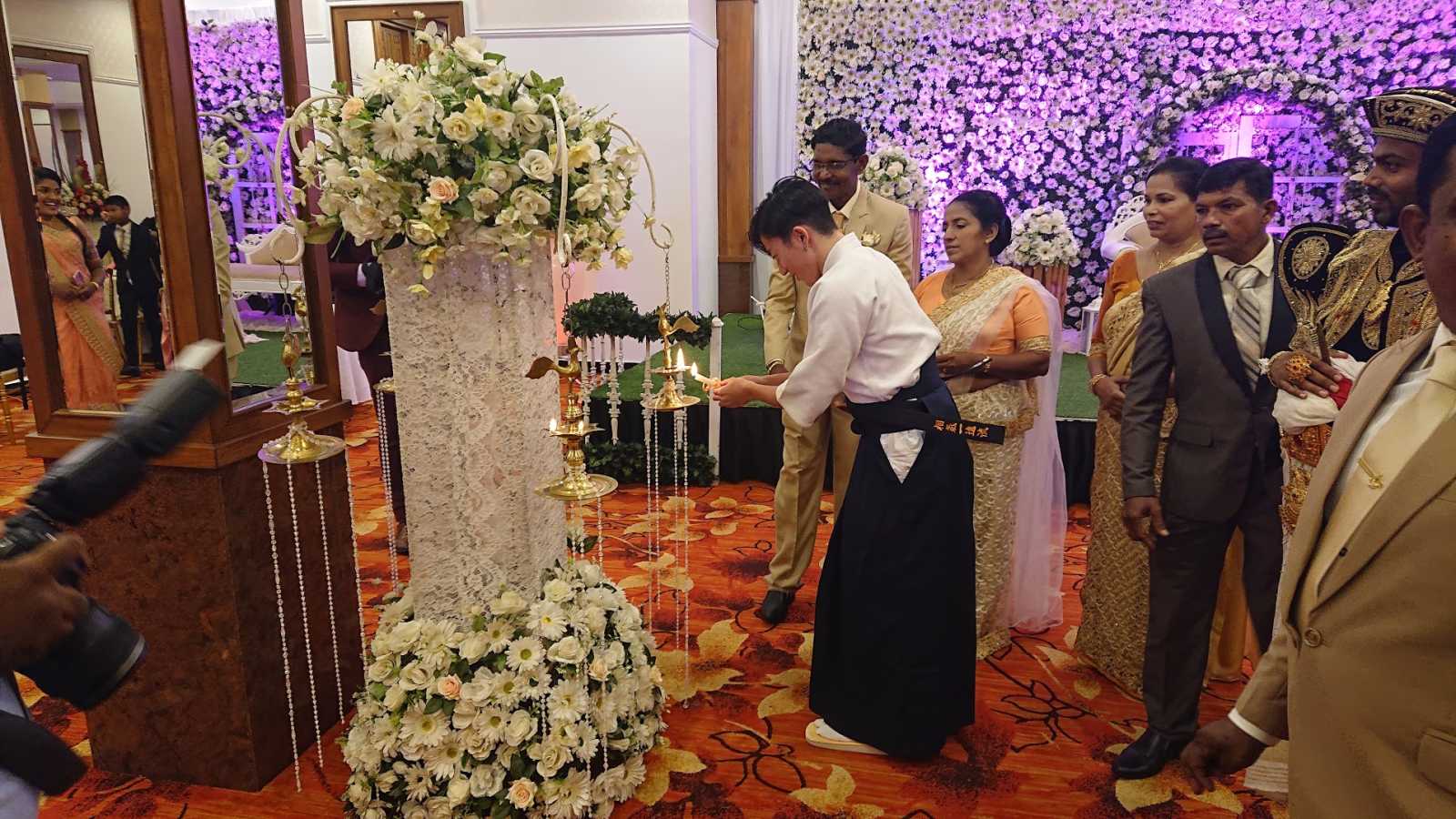 スリランカの首都コロンボで開催されたスリランカ人の門人の結婚式に、宗家と門下生4人が参加してきました。結婚式では、宗家と門人による相氣一進流の演武を披露しました。
