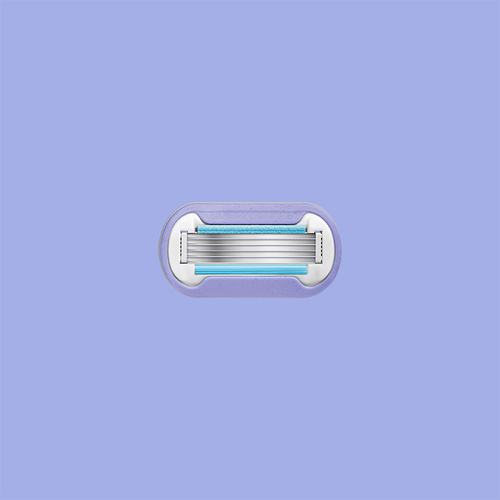 Gillette Venus Extra Smooth Contour blade refill on the purple background