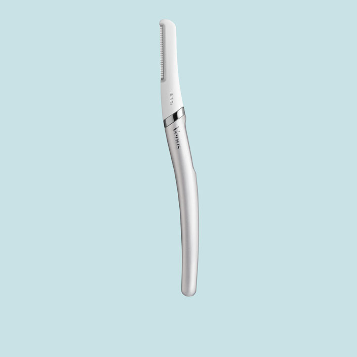 Gillette Venus Facial Hair & Skin Dermaplane Razor removes fine hair and exfoliates