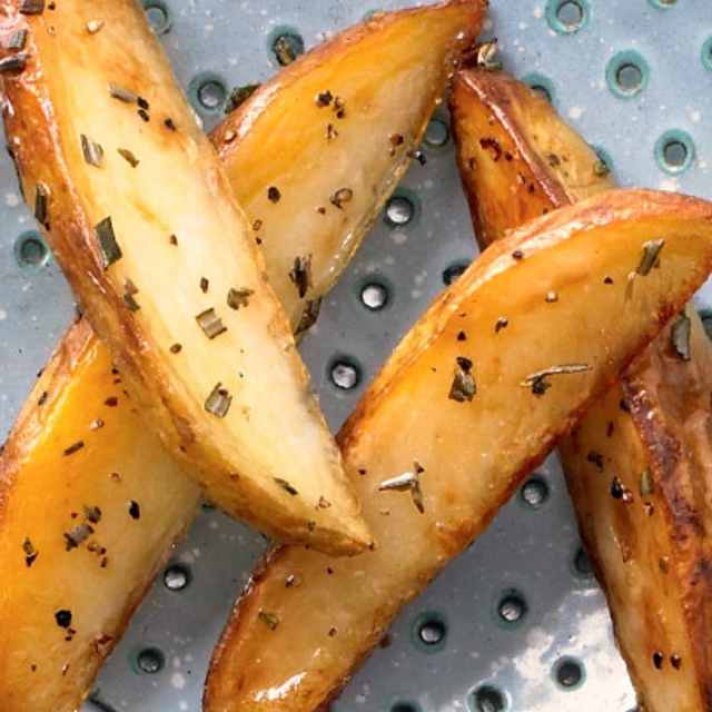 Chunky Garlic and Rosemary Potato Wedges