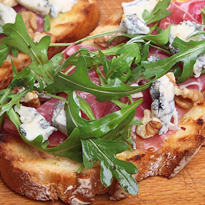 Blue Cheese, Prosciutto and Rocket Bruschetta
