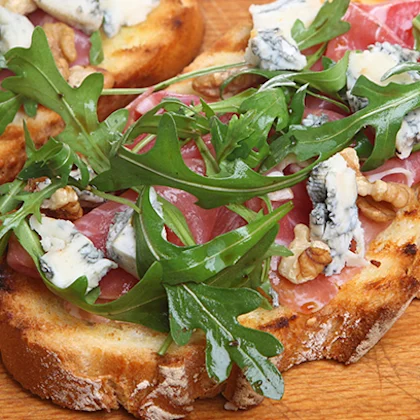 Blue Cheese, Prosciutto and Rocket Bruschetta