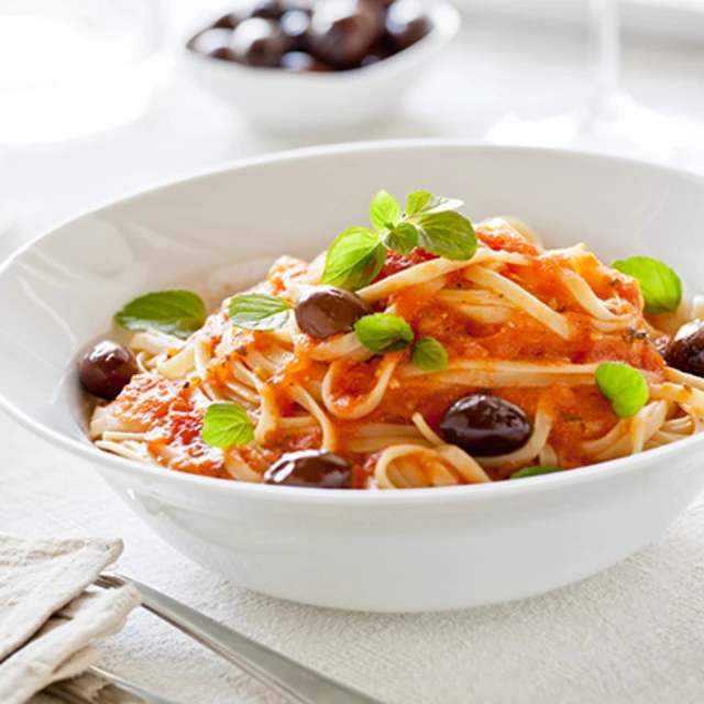 Vegan Linguine with Olives and Tomatoes