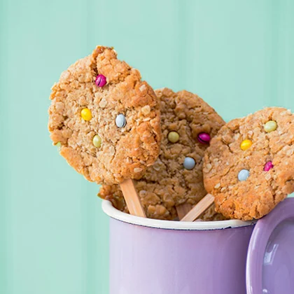 Apple and Oaty Biscuit Lollies